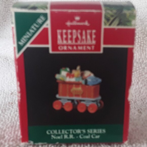 Hallmark Miniature Ornament- Noel R.R., Coal Car, 1990 aged box - Picture 5 of 6